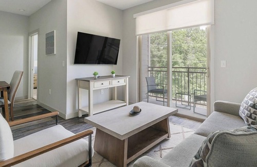 New Caney Apartment | Landing | Stylish 1BD, Gym