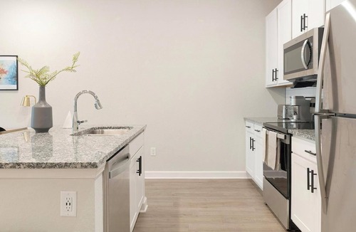 Port Malabar Apartment | Landing | Stylish 1BD, Gym, Pool