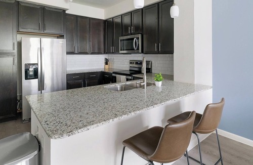 Conroe Apartment | Landing | Stylish 1BD, Gym