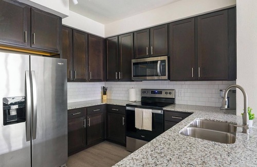 Conroe Apartment | Landing | Stylish 1BD, Gym