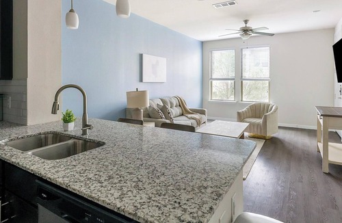Conroe Apartment | Landing | Stylish 1BD, Gym