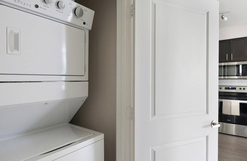 Conroe Apartment | Landing | Stylish 1BD, Gym