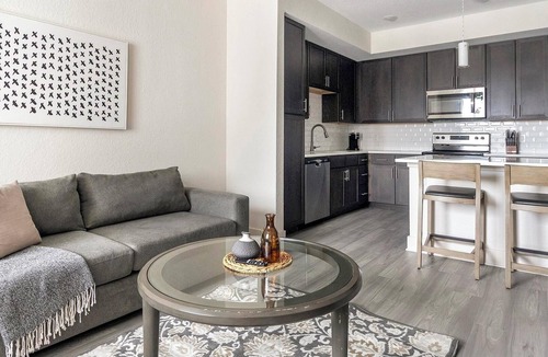Palmetto Apartment | Landing | Stylish 1BD, Pool, Clubhouse