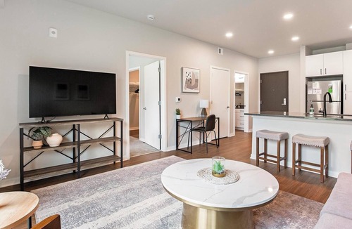 North Kansas City Apartment | Landing | Stylish 1BD, Courtyard, Yoga Studio