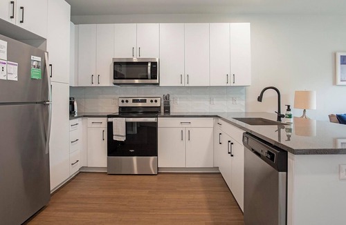 North Kansas City Apartment | Landing | Stylish 1BD, Courtyard, Yoga Studio