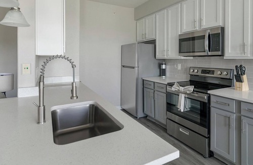Webster Apartment | Landing | Stylish 1BD, Clubhouse