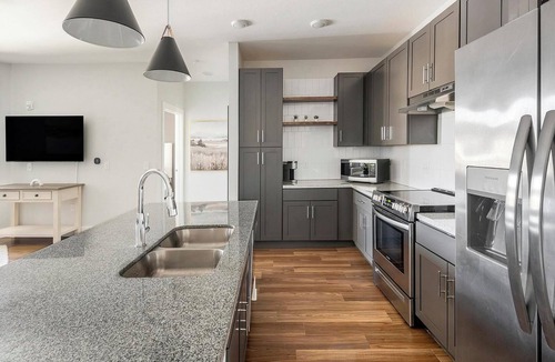 Ferndale Apartment | Landing | Stylish 1BD, Pool, Yoga Studio