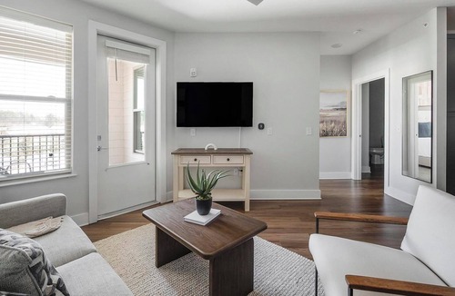Ferndale Apartment | Landing | Stylish 1BD, Pool, Yoga Studio