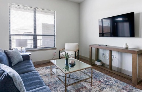 Spring Apartment | Landing Stylish 1BD Gym