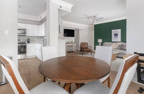 Barker Apartment | Landing | Stylish 2BD, Clubhouse