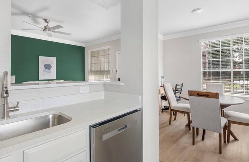Barker Apartment | Landing | Stylish 2BD, Clubhouse