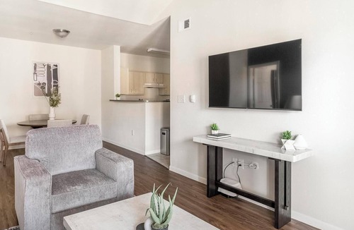 Southbelt/Ellington Apartment | Landing | Stylish 2BD, Game Room, Gym
