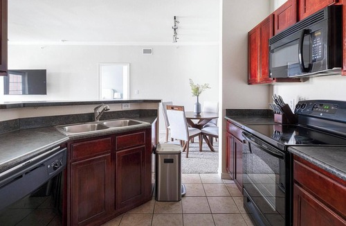 Barker Apartment | Landing | Stylish 2BD, Gym, Clubhouse