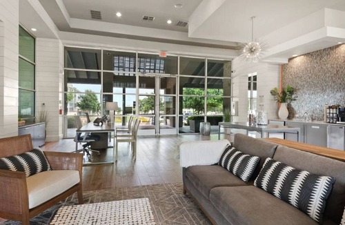 Buda Apartment | Landing | Stylish 2BD, Yoga Studio, Pool