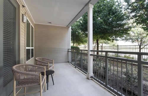 Buda Apartment | Landing | Stylish 2BD, Yoga Studio, Pool