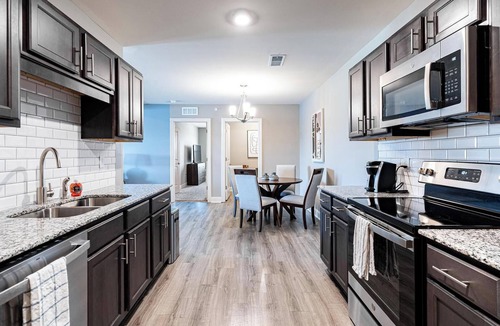 Cocoa Apartment | Landing | Stylish 3BD, Pool, Clubhouse