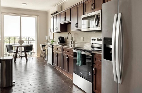 Overland Park Apartment | Landing | Stylish Studio, Gym, Clubhouse