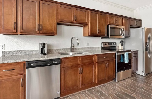 Overland Park Apartment | Landing | Stylish Studio, Gym, Clubhouse