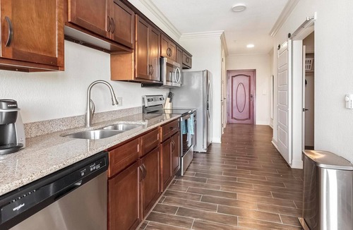 Overland Park Apartment | Landing | Stylish Studio, Gym, Clubhouse