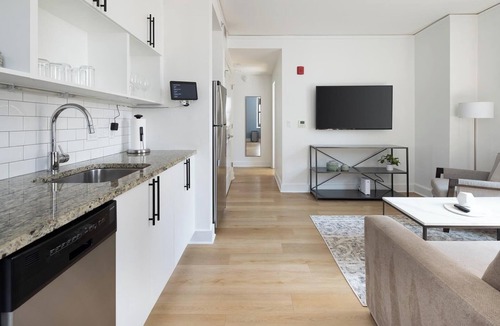 Financial District Apartment | Landing | Stylish Studio, Gym, Game Room