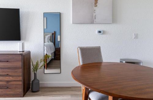 Golden Gate Apartment | Landing Stylish Studio Yoga Studio Clubhouse