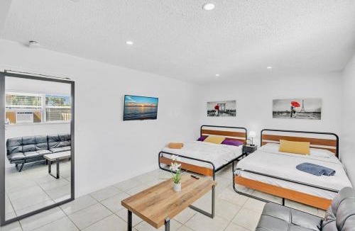 Royal Poinciana House | Large 2 Bed Studio Close to Beach & Hard Rock HA03
