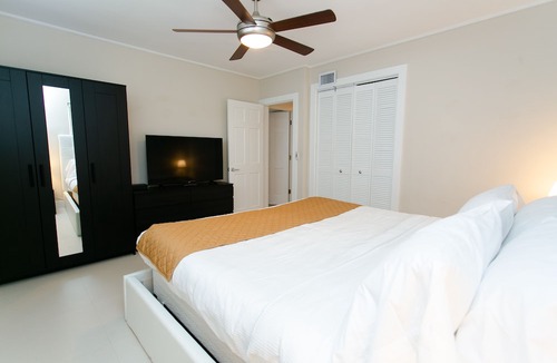South Lake House | Large 4BR, Best Location in Hollywood Lakes, Heated Pool, Minutes From The Beach