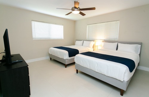South Lake House | Large 4BR, Best Location in Hollywood Lakes, Heated Pool, Minutes From The Beach