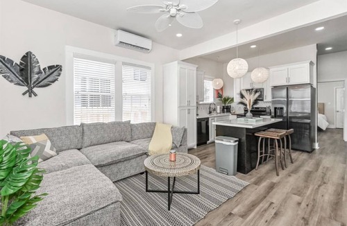Galveston House | Large 6BR NEW home! Pool & Hot Tub Grill- Pets OK- W/D Close to Pleasure Pier!