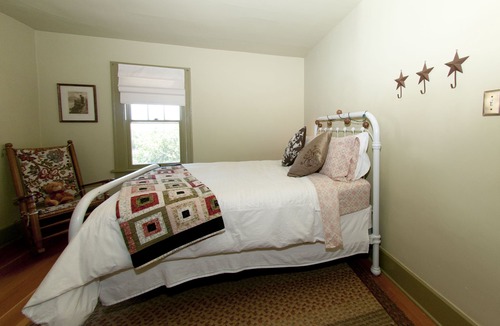 Eaton House | LARGE CLASSIC FARMHOUSE ON 18 ACRES