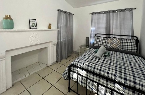 Little Haiti House | Large cozy home - Sleeps 6 - Near wynwood/dsgn dis