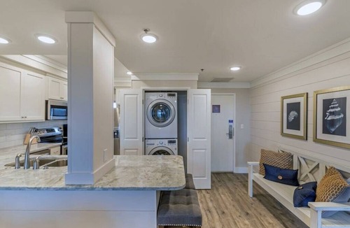 Sandestin Condo | Large Heated Pool + Hot Tub! Private Beach Access!