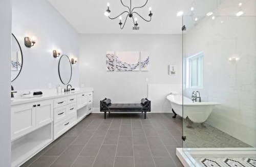 Galveston House | Large Luxurious Centrally Located Home with a Pool