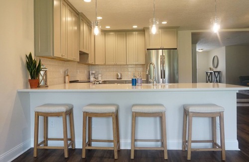Isle of Palms House | Large Marsh View Home - Near Mayo Clinic and Beaches