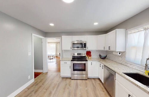 Hays House | Large space, recently renovated 7 bedrooms 3 bath!