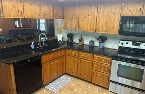 Crystal River House | Large Waterfront home Surrounded By Nature Close To Plantation Inn/Kings Bay