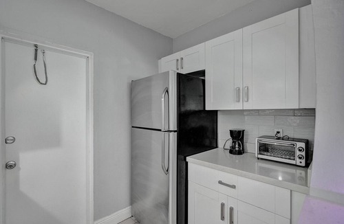 Victoria Park Apartment | Las Olas Art Deco Oasis, Great Location