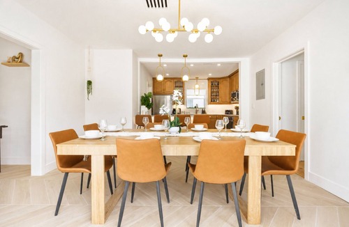 Victoria Park Villa | Las Olas Designer Luxury Getaway – Fox Aura heated Pool & Spa House is a 4BD upscale single-family home in Victoria Park with high-end design, and prime location near Las Olas Blvd, beaches, dining, and nightlife.
