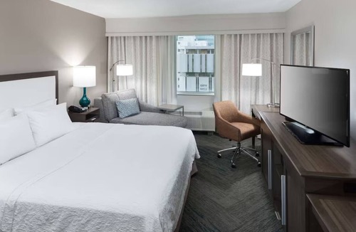 Downtown Fort Lauderdale Hotel | Las Olas Getaway | Free Breakfast | Outdoor Pool | Close Port Everglades - 3 mi
