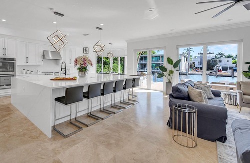 Hendricks and Venice Isles Villa | Las Olas Isles Waterfront Villa | Heated Pool & Dock | Fiesta Key | VlLLAS