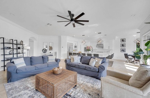 Hendricks and Venice Isles Villa | Las Olas Isles Waterfront Villa | Heated Pool & Dock | Fiesta Key | VlLLAS