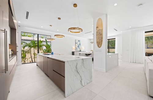 Victoria Park House | Las Olas nights, beach days — right at your door!