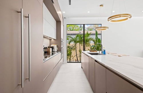 Victoria Park House | Las Olas nights, beach days — right at your door!