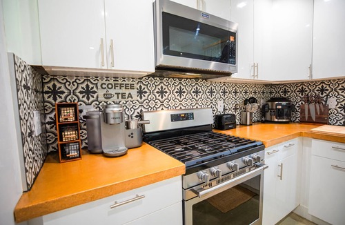 Riverside Park House | Las Tortugas Modern Beach Oasis. Heated pool, Saltwater Filter Tiki Hut.