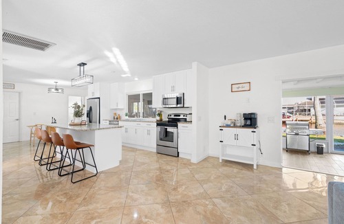 Fort Myers House | Last-Minute Getaway: Boat Dock, Hot Tub, Kayaks, Fishing & Pets Welcome