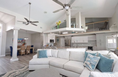 Fort Myers Shores House | Latitude Adjustment Florida
