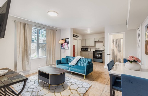 Poinciana Park Apartment | Lauderdale Breeze Villas