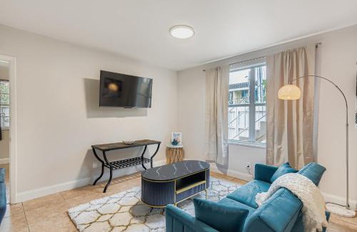 Poinciana Park Apartment | Lauderdale Breeze Villas