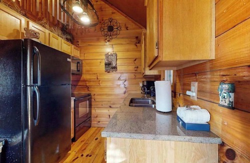 Sautee Nacoochee Cabin | Lazy Bear Cabin 1 Stay