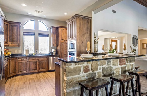 Kingsland House | Lazy Getaway on The Cove | Concierge Services